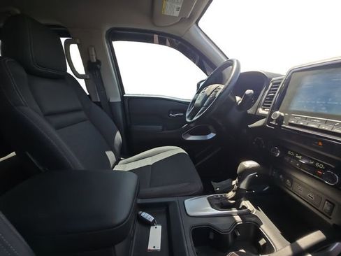Used 2022 Nissan Frontier SV AWD/4WD image 15