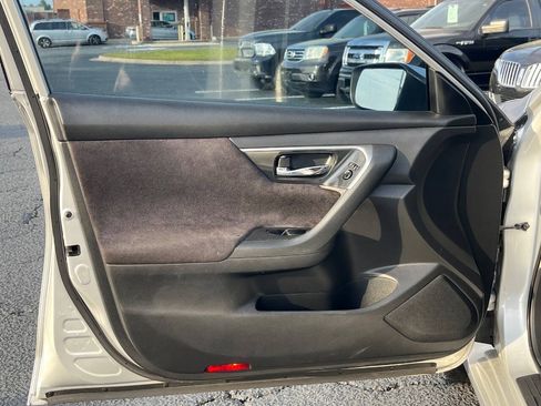 Used 2013 Nissan Altima 2.5 S FWD image 10