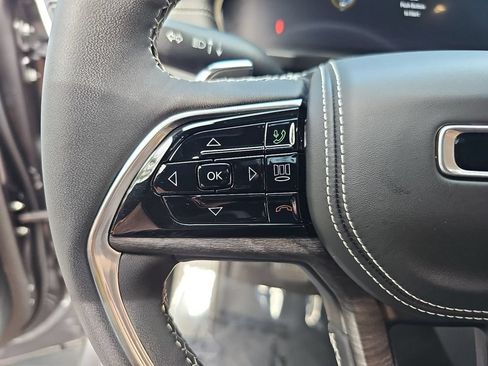 Used 2023 Jeep Grand Cherokee Overland w/ Luxury Tech Group IV AWD/4WD image 17
