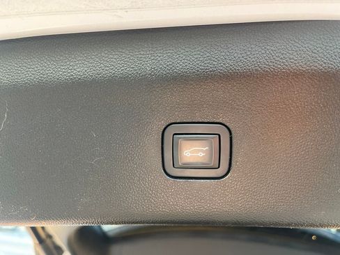 Used 2018 Buick Enclave Essence FWD image 11