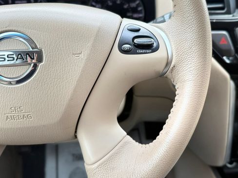 Used 2013 Nissan Pathfinder SV AWD/4WD image 14