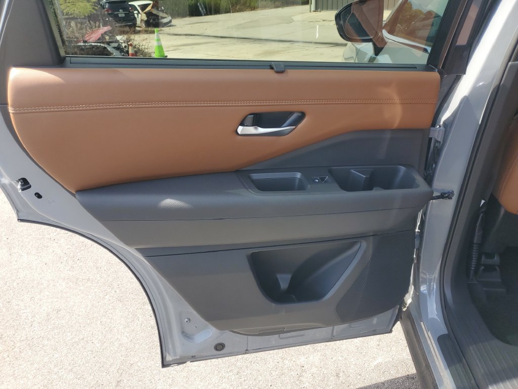 Used 2025 Nissan Pathfinder Platinum w/ Cargo Package FWD image 20