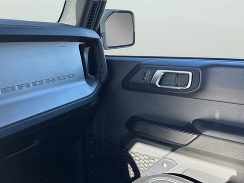 Used 2025 Ford Bronco Outer Banks AWD/4WD image 13