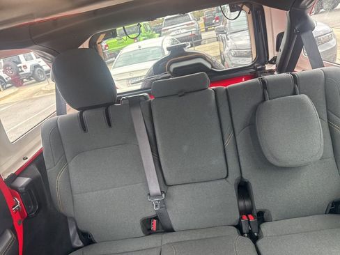 Used 2025 Jeep Wrangler Unlimited Sahara image 22