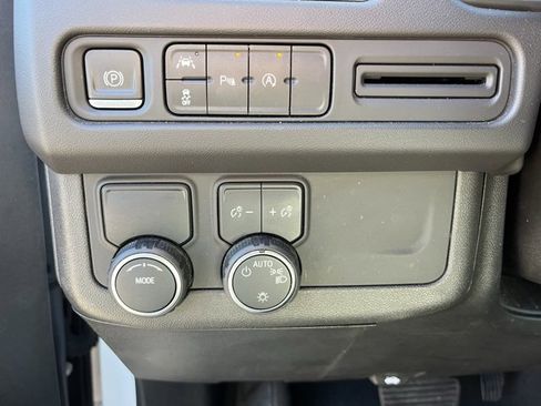 Used 2023 Chevrolet Suburban Premier image 6