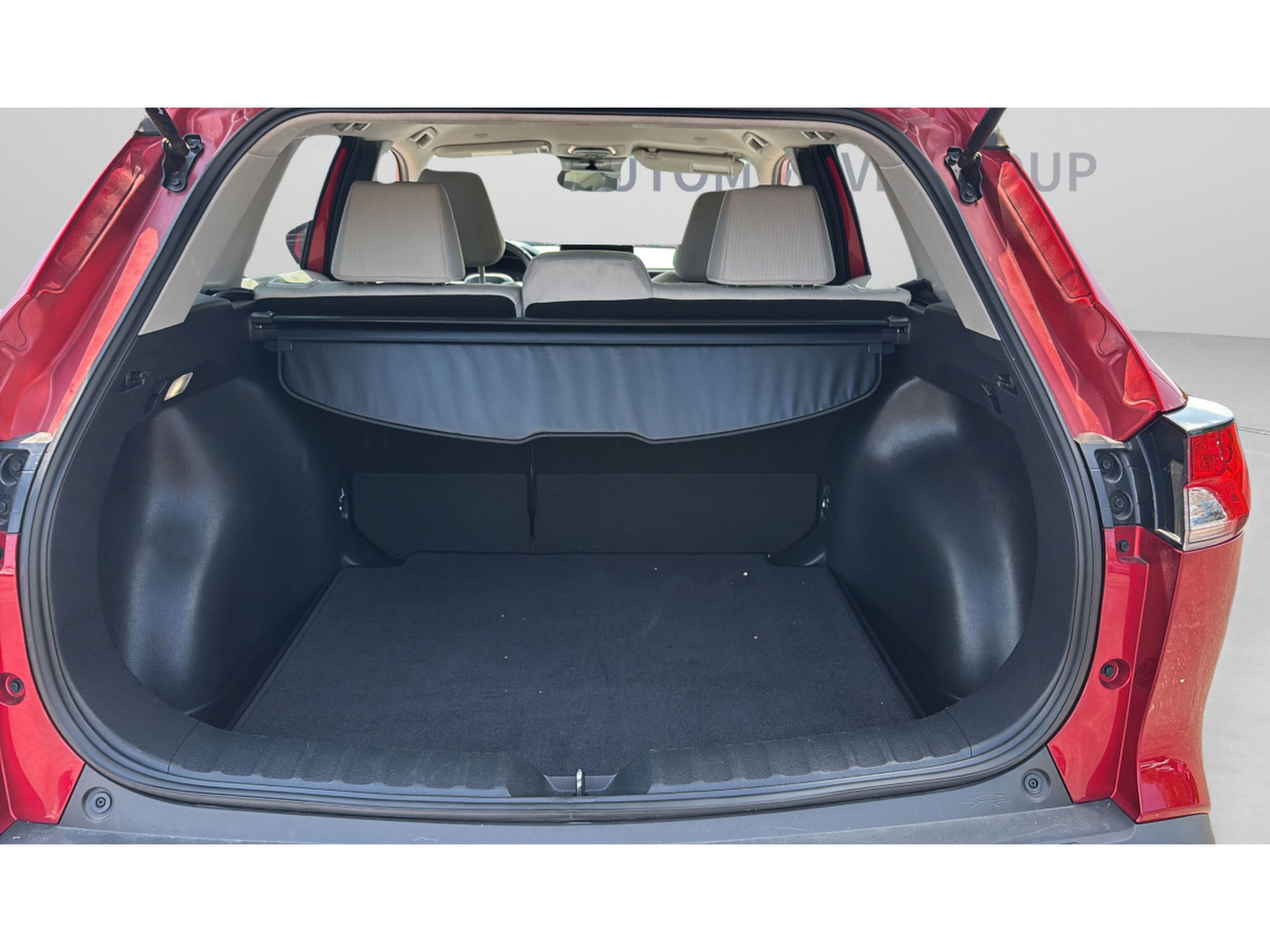 Used 2025 Toyota Corolla Cross LE FWD image 13