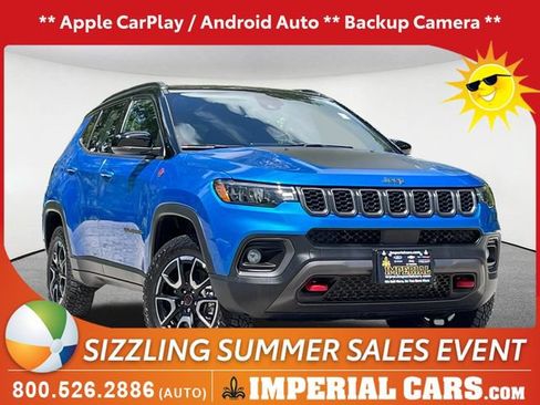 Used 2025 Jeep Compass Trailhawk AWD/4WD image 1