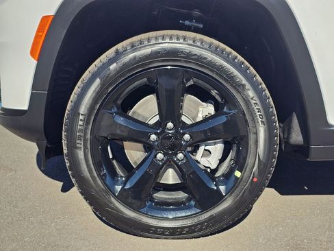 New 2025 Jeep Grand Cherokee L Limited w/ Black Appearance Package AWD/4WD image 8