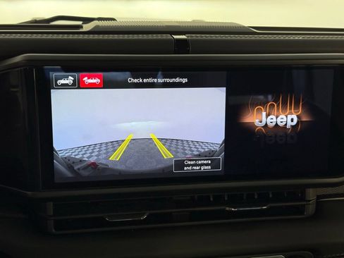 Used 2024 Jeep Wrangler Unlimited Rubicon AWD/4WD image 25