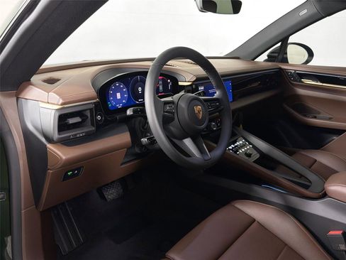 Certified 2026 Porsche Macan Electric RWD image 4