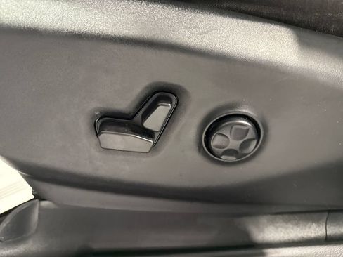 Used 2025 Chrysler Pacifica Select FWD image 27