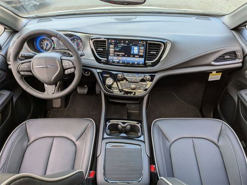 New 2026 Chrysler Pacifica Limited w/ S Appearance Package image 18