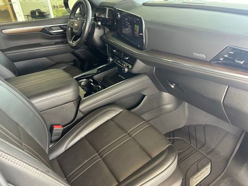 Used 2025 Chevrolet Tahoe High Country AWD/4WD image 27