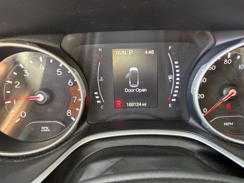 Used 2021 Jeep Compass Latitude AWD/4WD image 13