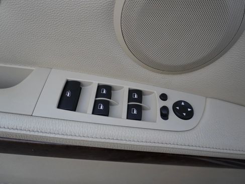 Used 2009 BMW 328i Convertible image 24