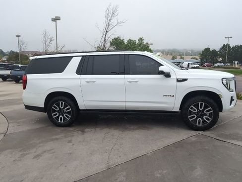 Used 2023 GMC Yukon XL AT4 w/ AT4 Premium Plus Package AWD/4WD image 9