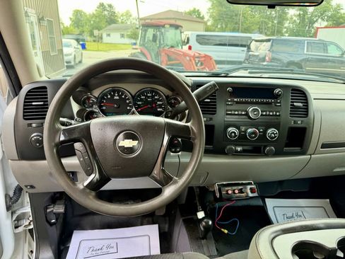 Used 2013 Chevrolet Silverado 2500 W/T w/ Snow Plow Prep Package AWD/4WD image 9