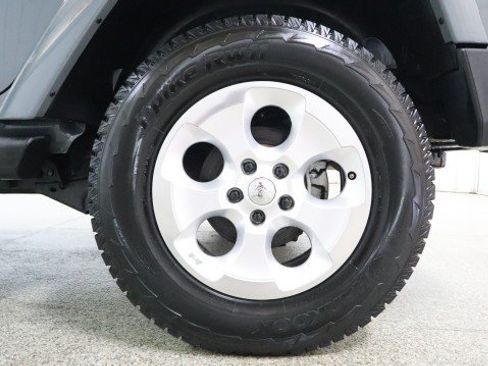 Used 2014 Jeep Wrangler Unlimited Sahara w/ Connectivity Group AWD/4WD image 21