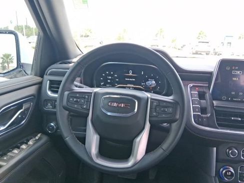 Used 2024 GMC Yukon SLT w/ SLT Luxury Package RWD image 9