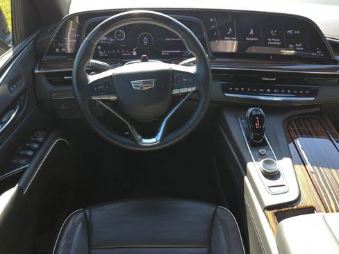 Used 2023 Cadillac Escalade ESV Premium Luxury image 12