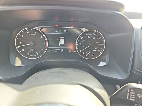 Used 2023 Nissan Rogue SV image 9