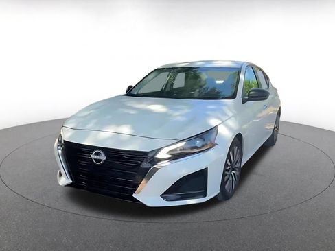 Used 2025 Nissan Altima 2.5 SV FWD image 7