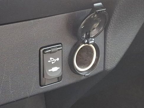 Used 2018 Toyota RAV4 LE image 23