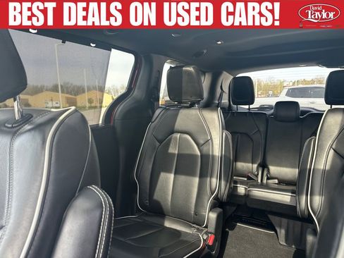 Used 2025 Chrysler Pacifica Limited FWD image 18