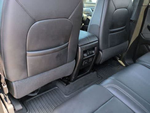Used 2023 Chevrolet Traverse LT w/ LT Premium Package AWD/4WD image 18