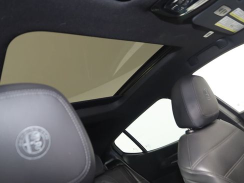 Used 2024 Alfa Romeo Tonale Veloce AWD/4WD image 12