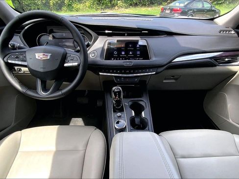Certified 2023 Cadillac XT4 Luxury w/ Cold Weather Package FWD image 16