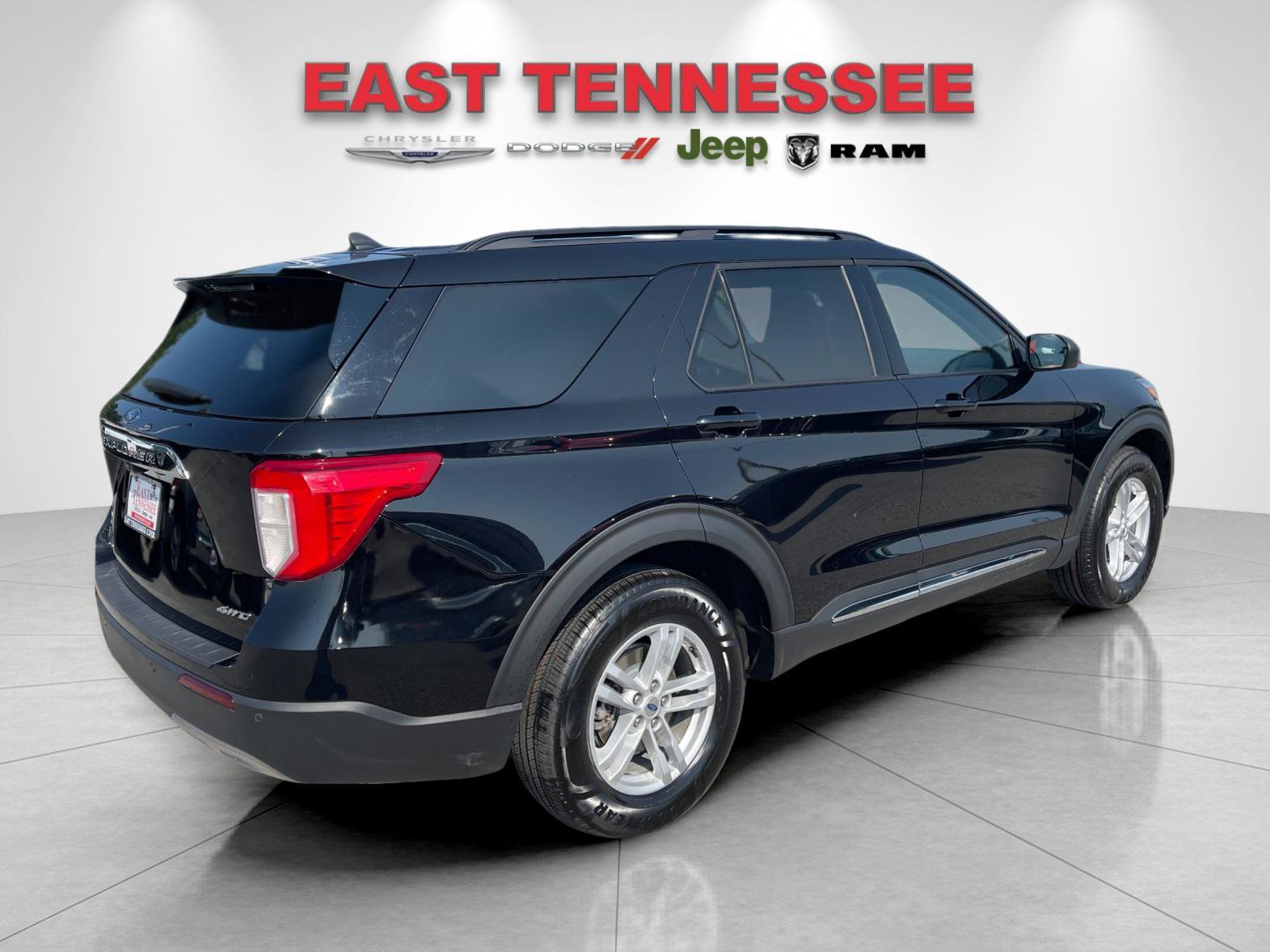 Used 2023 Ford Explorer XLT w/ Equipment Group 202A AWD/4WD image 3