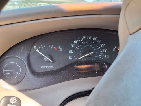 Used 2003 Buick Century Custom FWD image 9