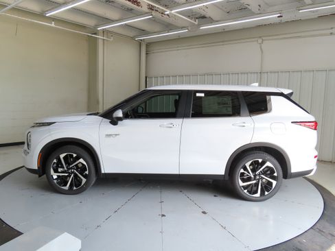 New 2025 Mitsubishi Outlander SE image 5