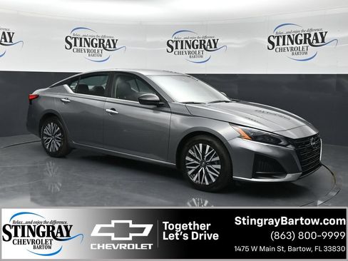 Used 2025 Nissan Altima 2.5 SV FWD image 1
