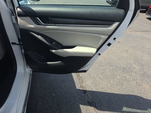 Used 2019 Honda Accord Touring image 30