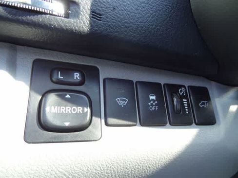 Used 2013 Toyota Highlander Limited AWD/4WD image 10