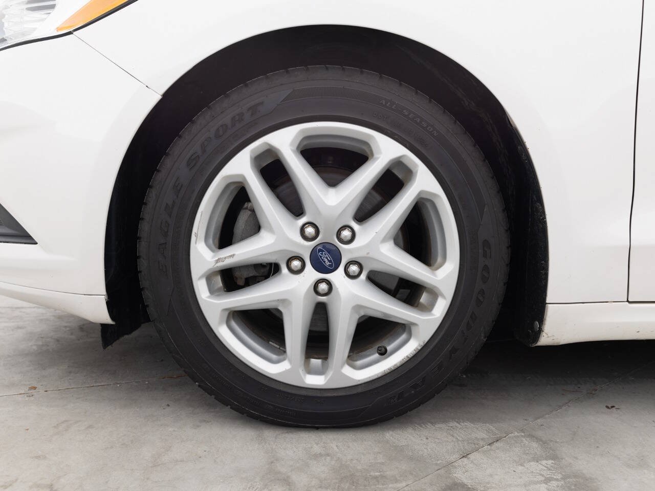 Used 2014 Ford Fusion SE FWD image 17