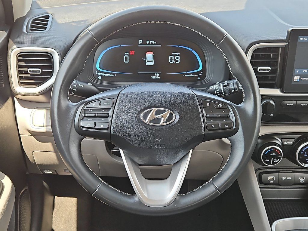 Used 2025 Hyundai Venue SEL FWD image 23