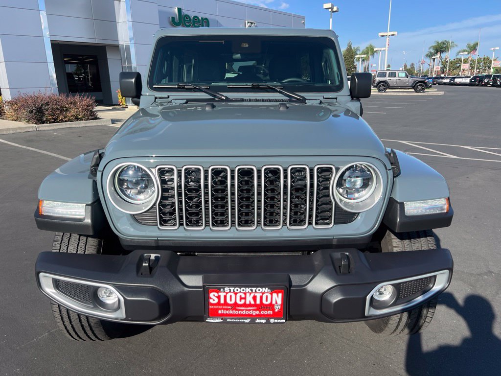 Used 2025 Jeep Wrangler Unlimited Sahara AWD/4WD image 4