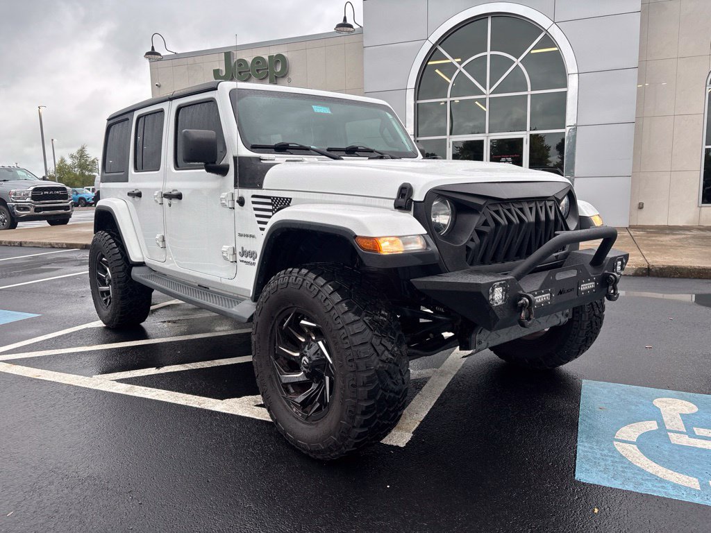 Used 2018 Jeep Wrangler Unlimited Sahara w/ Cold Weather Group AWD/4WD image 3
