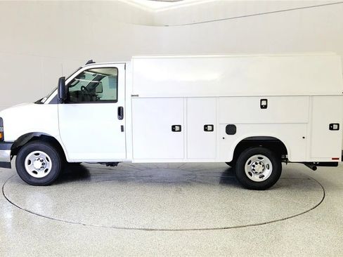 New 2025 Chevrolet Express 3500 w/ Power Convenience Package RWD image 4