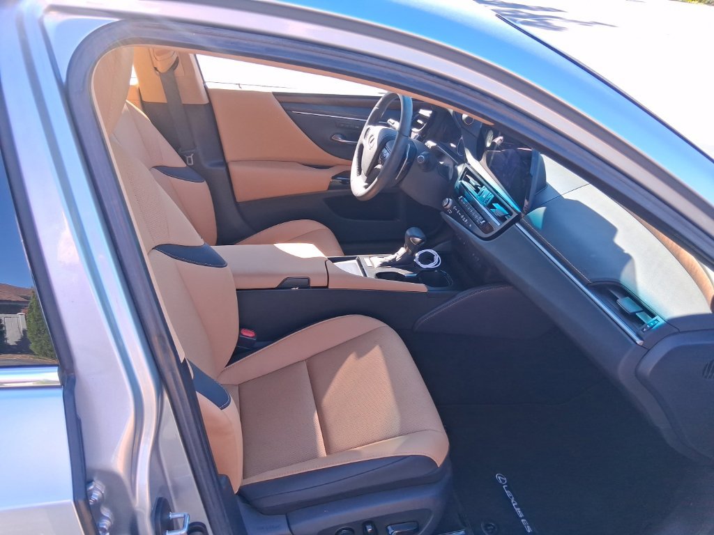 Used 2024 Lexus ES 350 w/ Premium Package FWD image 8