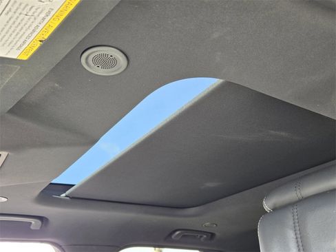 Used 2023 Land Rover Discovery HSE R-Dynamic image 13