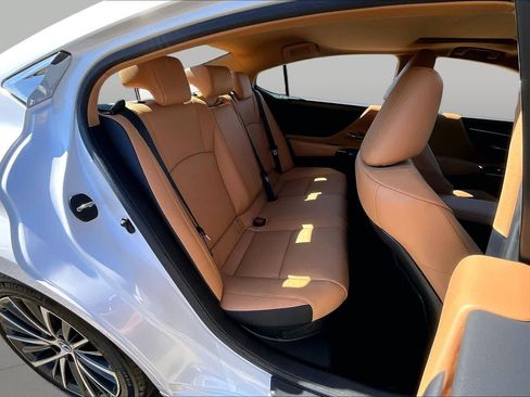 Used 2024 Lexus ES 300h w/ Premium Package FWD image 19