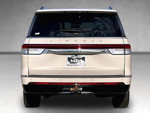 Used 2022 Lincoln Navigator Reserve AWD/4WD image 5
