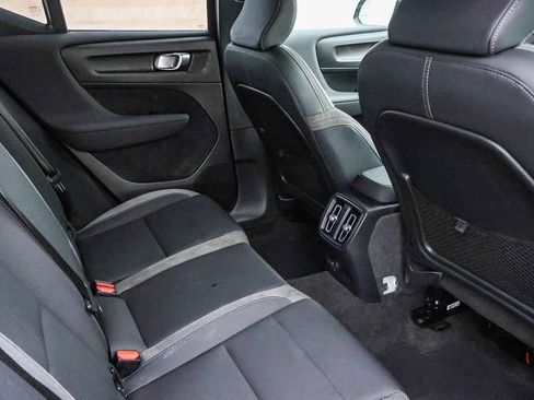 Used 2023 Volvo XC40 Recharge Plus image 22