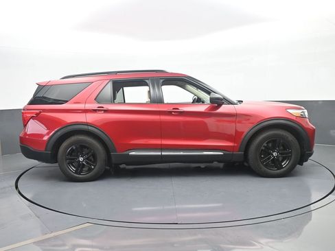 Used 2021 Ford Explorer XLT w/ Equipment Group 202A image 7