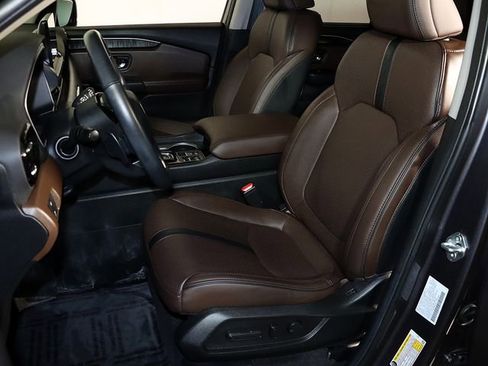 Used 2023 Honda Pilot Elite image 4