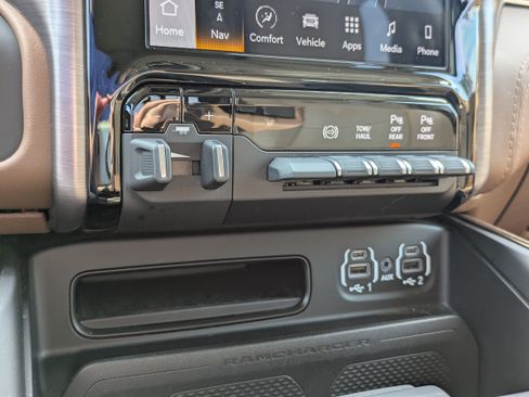 Used 2024 RAM 2500 Limited w/ Safety Group AWD/4WD image 18